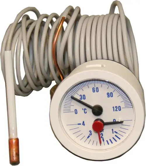 Thermomanometer mit runder Anzeige von Bosch. Das Gerät zeigt Temperaturwerte in Grad Celsius an und hat einen Sensor, der durch eine Kupferleitung verbunden ist.